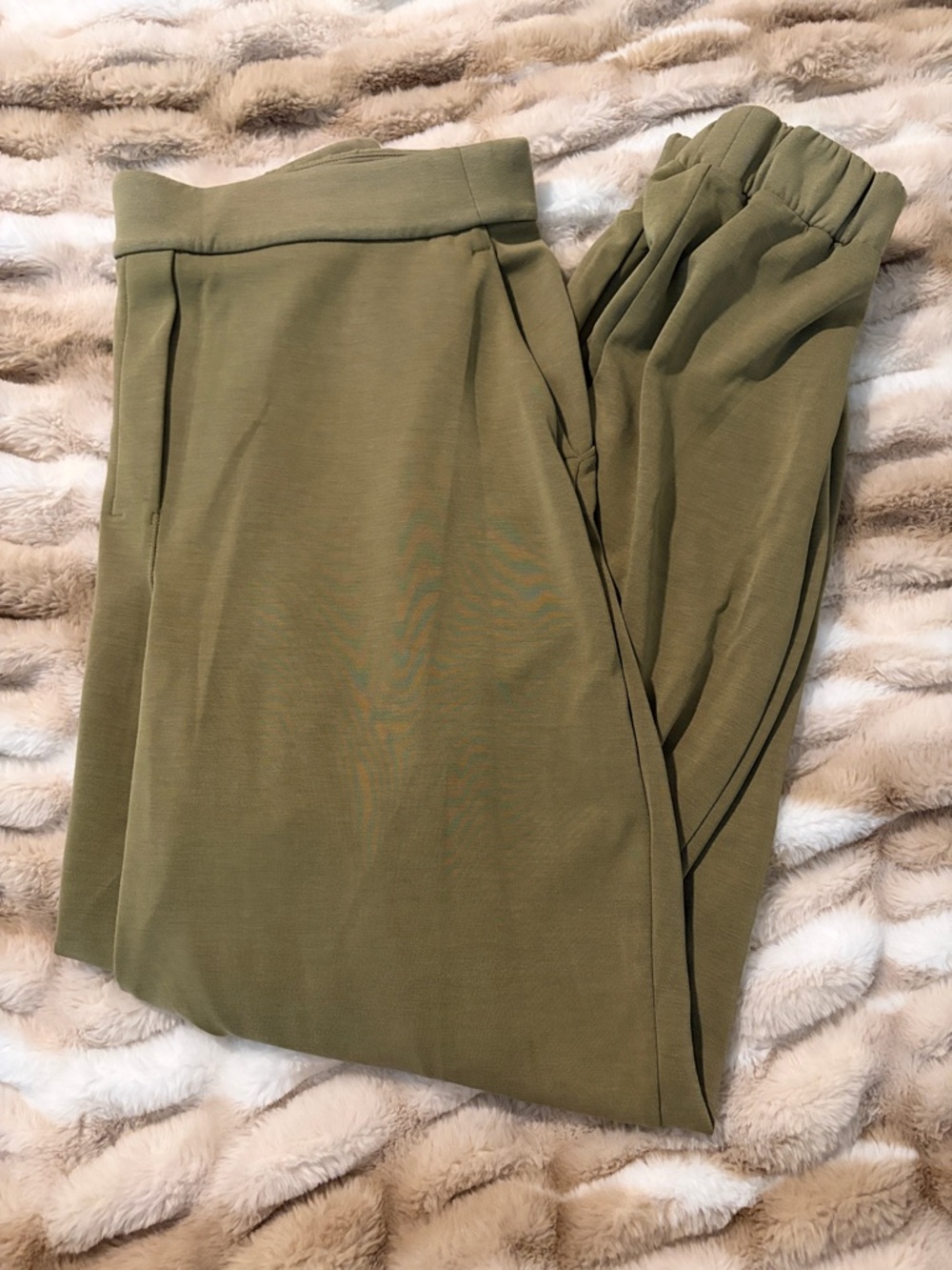 lululemon athletica Olive Green Sweatshirt with Fit Dot